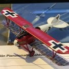 N�tti 1/72 Albatros D.Va. Hienoa ty�t�. N�m� kangaspuukoneet ovat varsin vaativia aivan erityisesti pikkumittakaavassa rikins� takia. Albatrosinkin riki on aika vaativa eik� tuo Lozenge-kuviokaan ihan helppo ole, vaikka pinta-alat ovatkin pieni�.